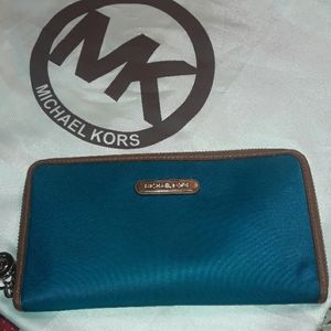 MICHAEL KORS NYLON KEMPTON WALLET